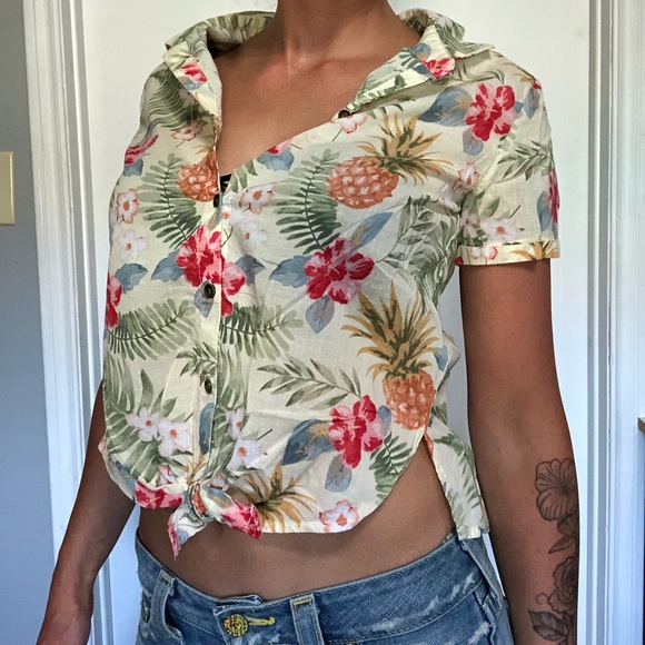 Tie up t-shirt - Picture 5 of 6